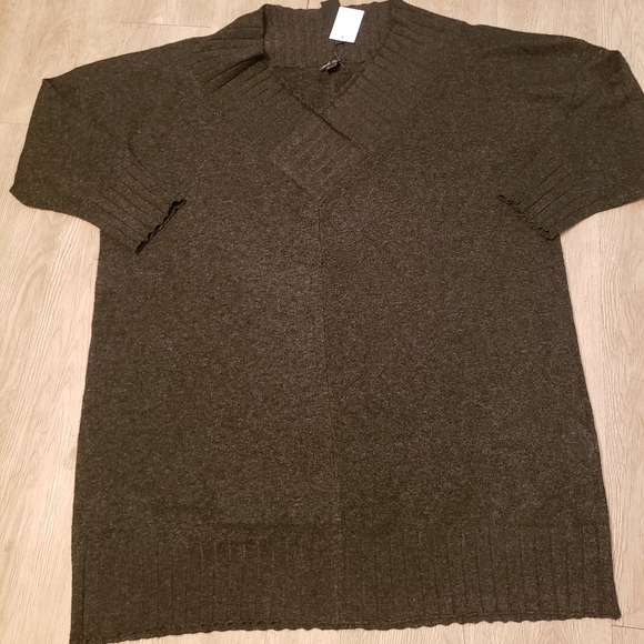 Gray V-neck Sweater Dress - Picture 1 of 4